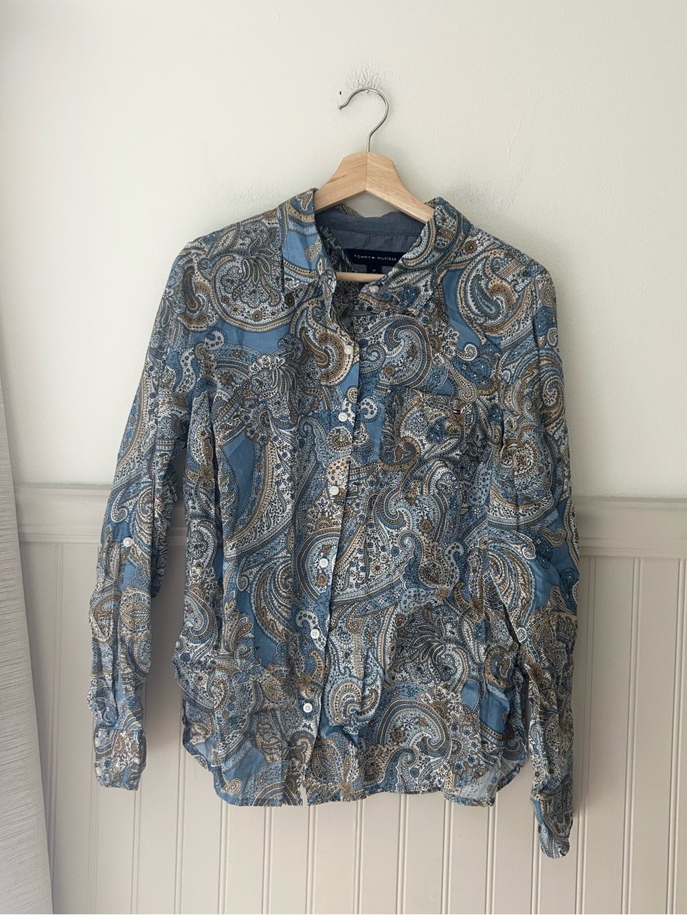 Tommy Hilfiger Women’s Medium Blue Paisley Button Down Long Sleeve Cotton Shirt